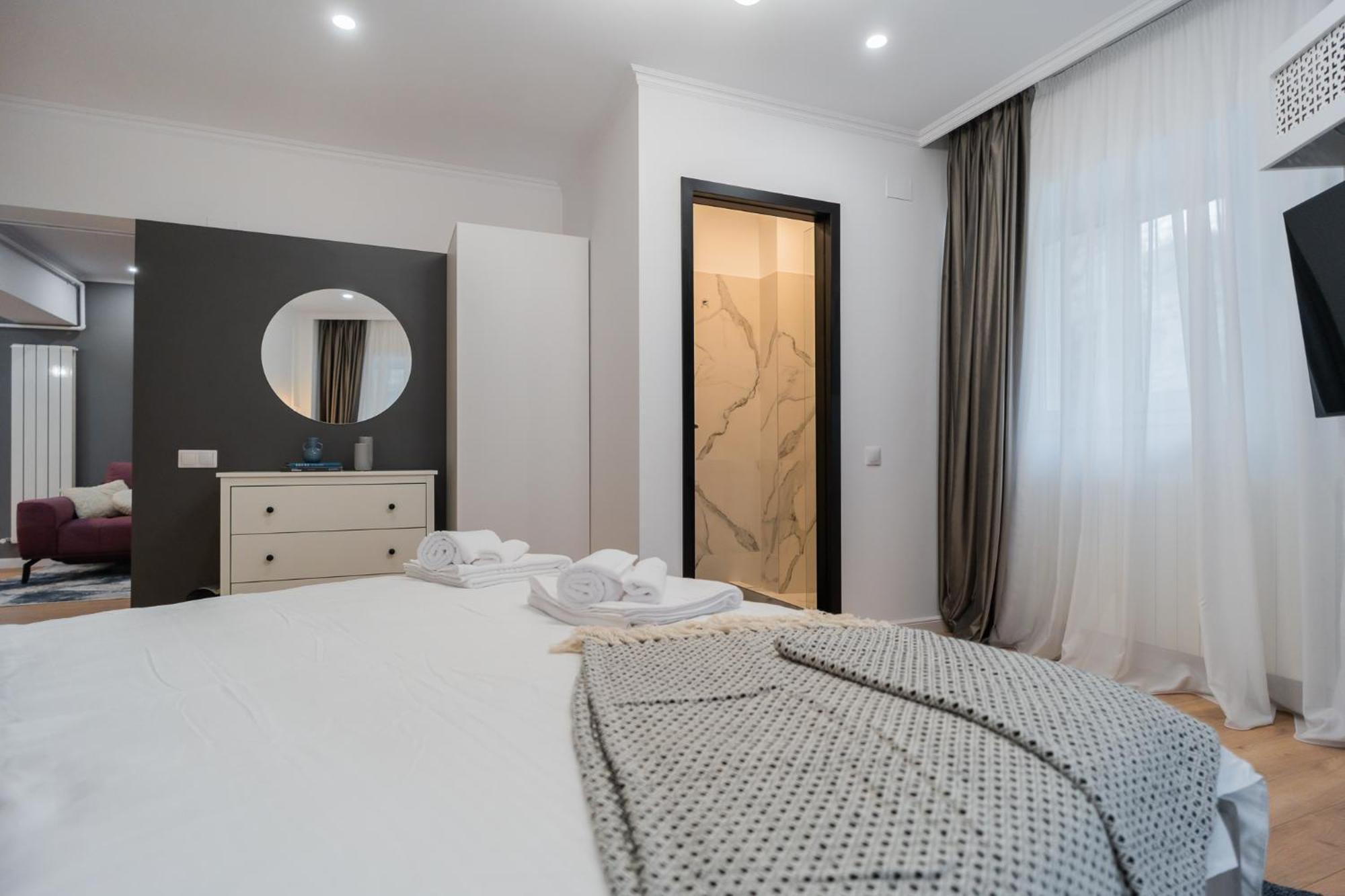 בוקרשט Urban Pearl - Old Town - Unique 4Br/3Ba Apartment מראה חיצוני תמונה