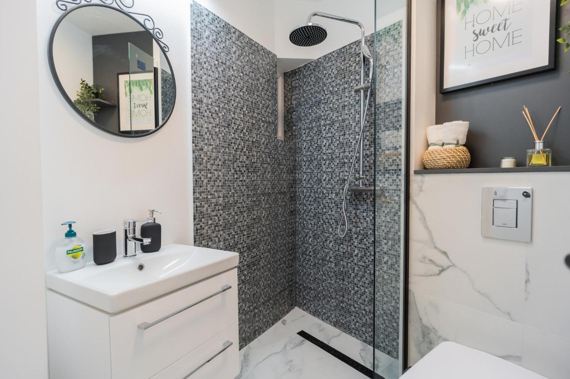 בוקרשט Urban Pearl - Old Town - Unique 4Br/3Ba Apartment מראה חיצוני תמונה